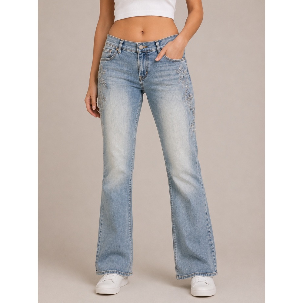 Levi Strauss Classic Bootcut Jeans Floral Embroidered Boho Y2K Light Wash SZ 10